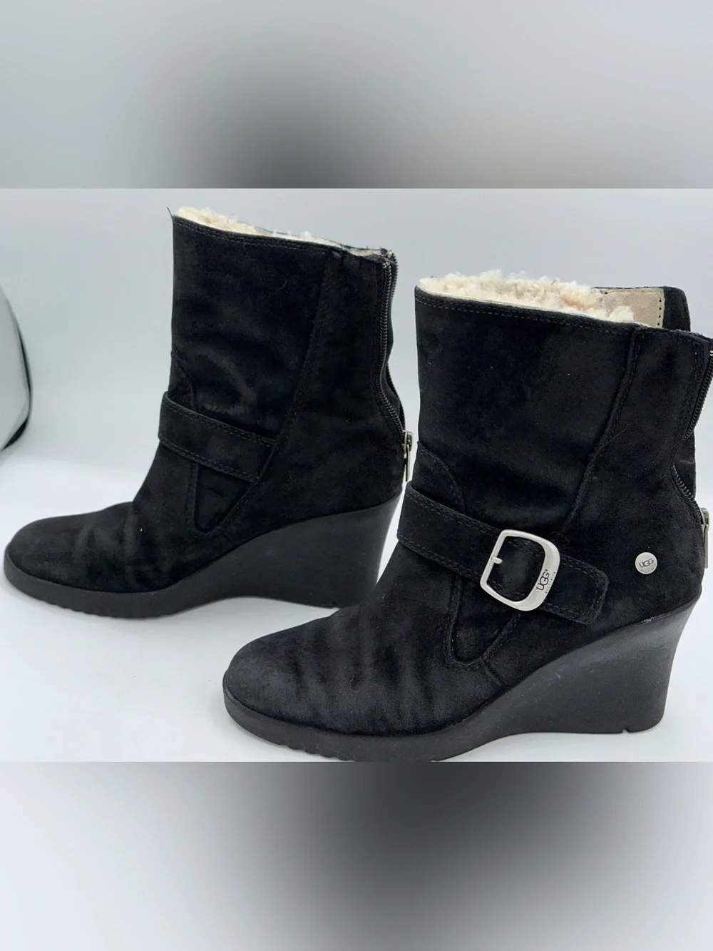Women's UGG Gissella Suede Wedge Shearling Boot Black Size 6 Preowned  AA27
